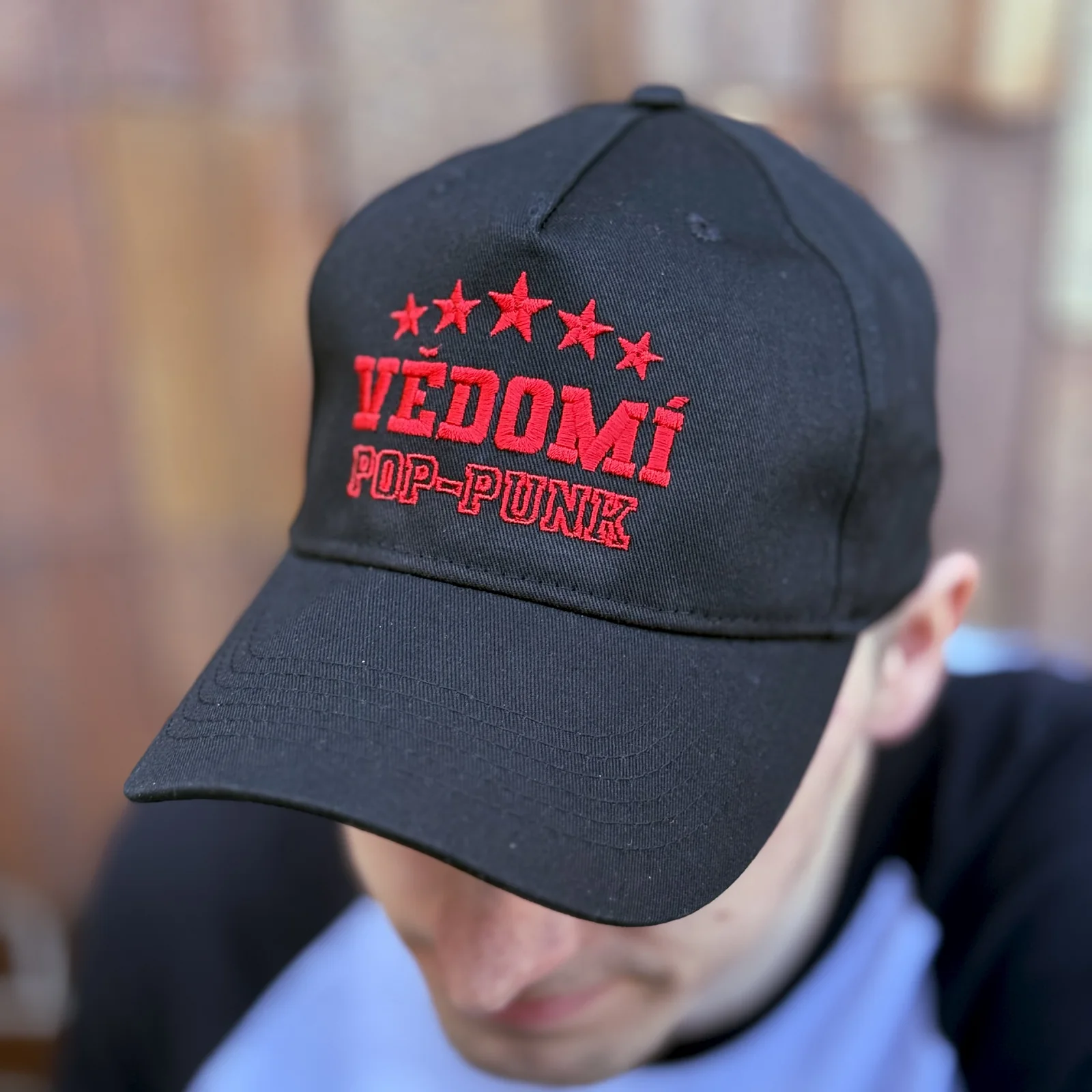 Kšiltovka VĚDOMÍ - 5 panel detail