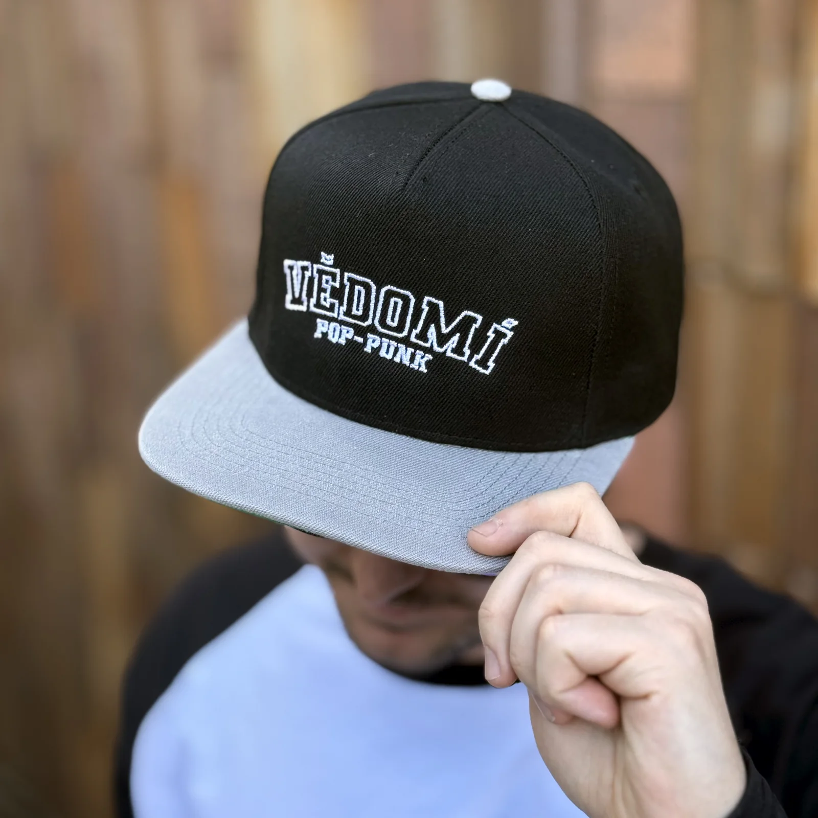 Kšiltovka VĚDOMÍ - Snapback detail
